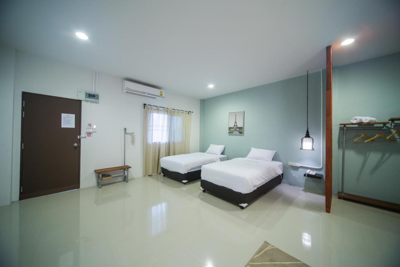 Hotel The First & Cafe