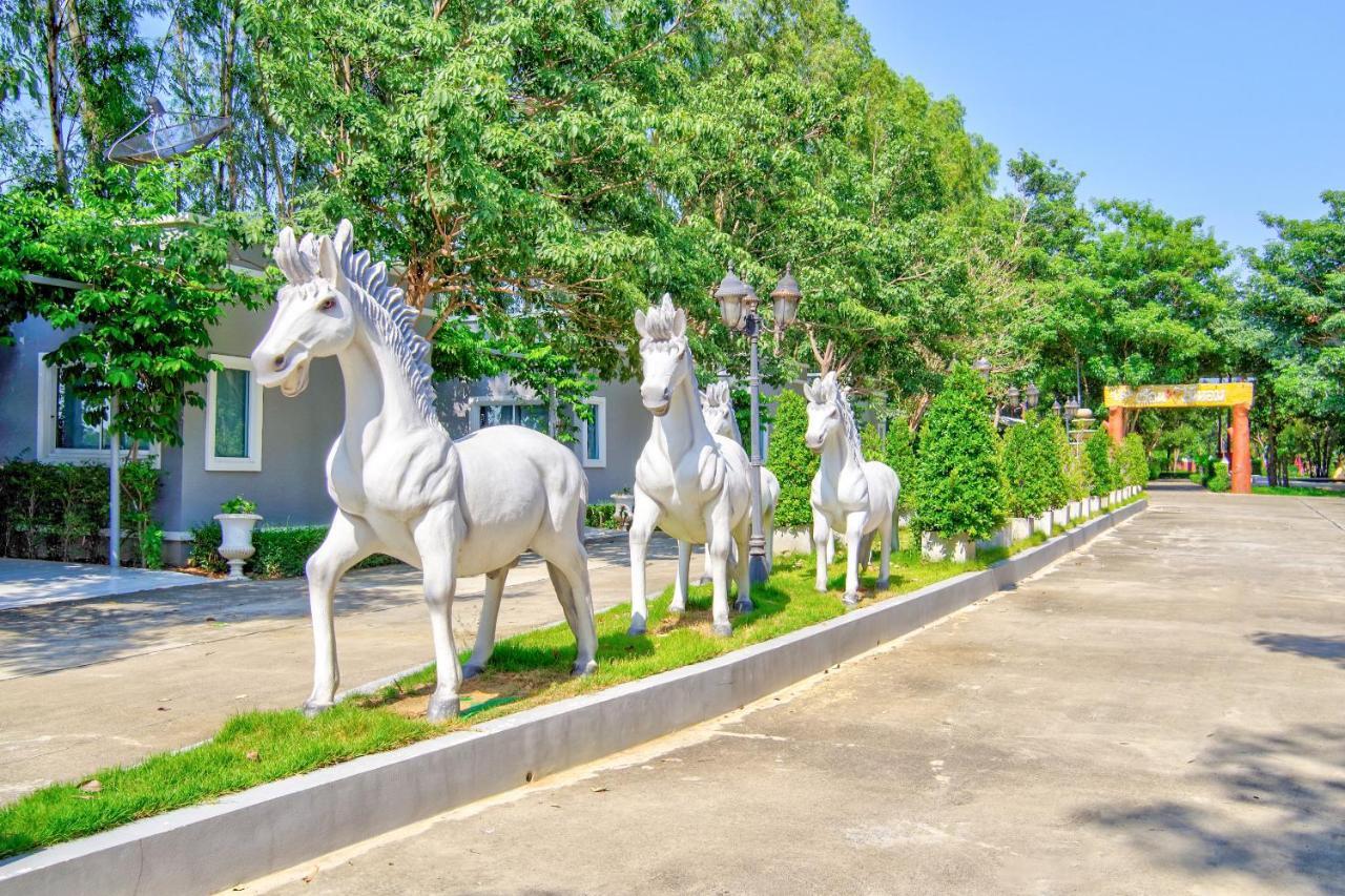 Thaiasia Goldensea Phra Nakhon Si Ayutthaya