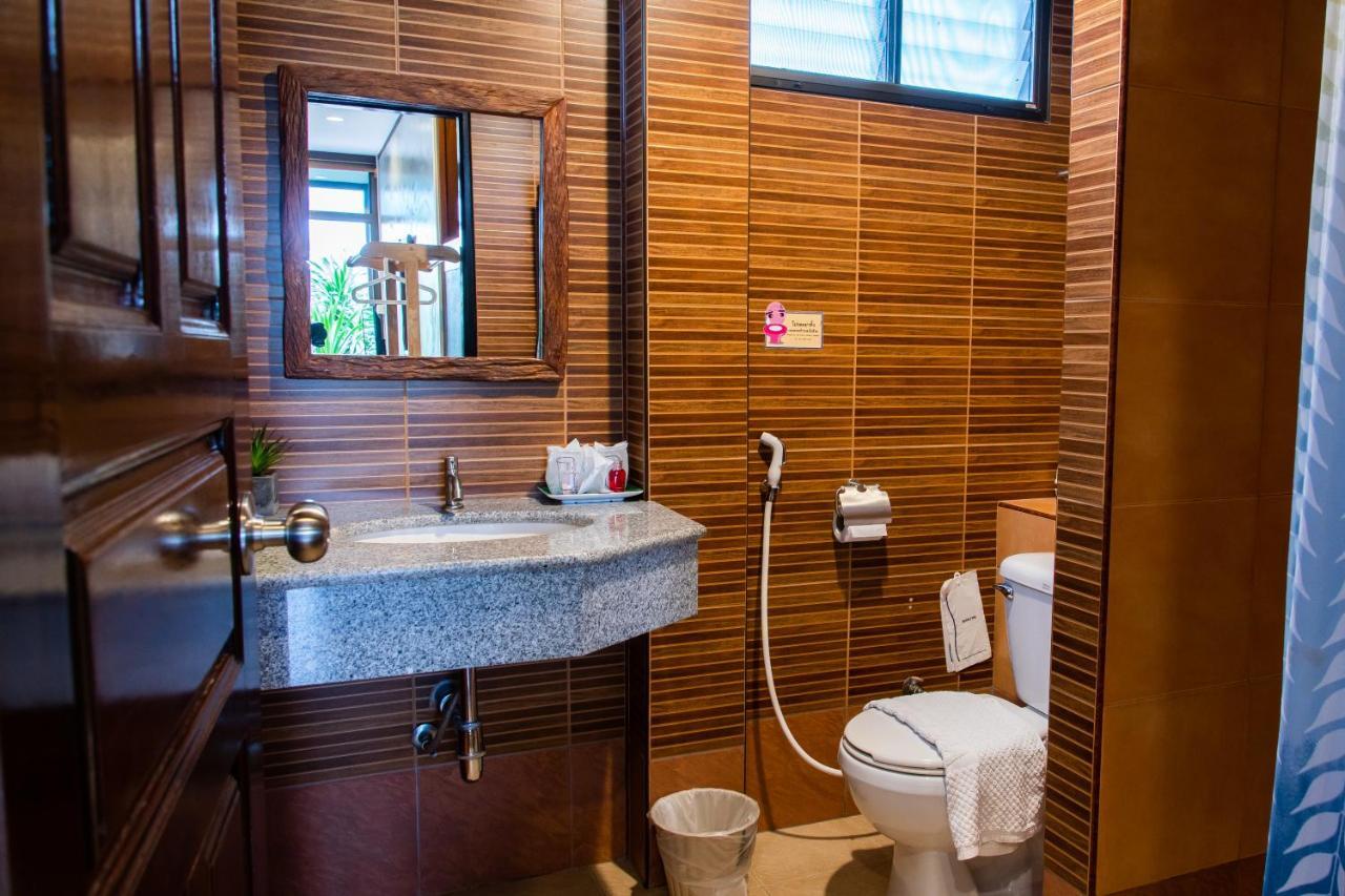 Hotel Baanrimnam Trat