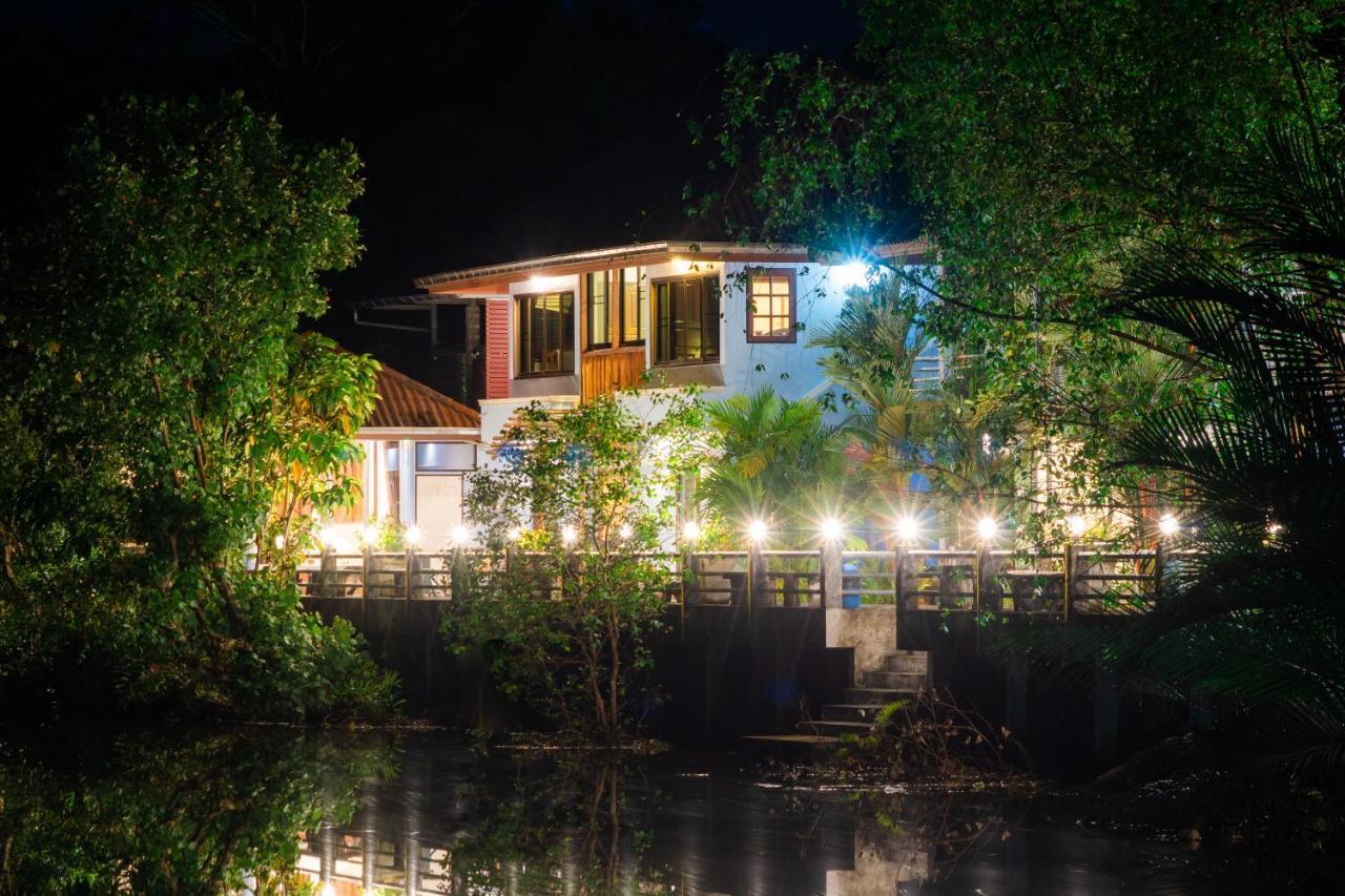 Hotel Baanrimnam Trat