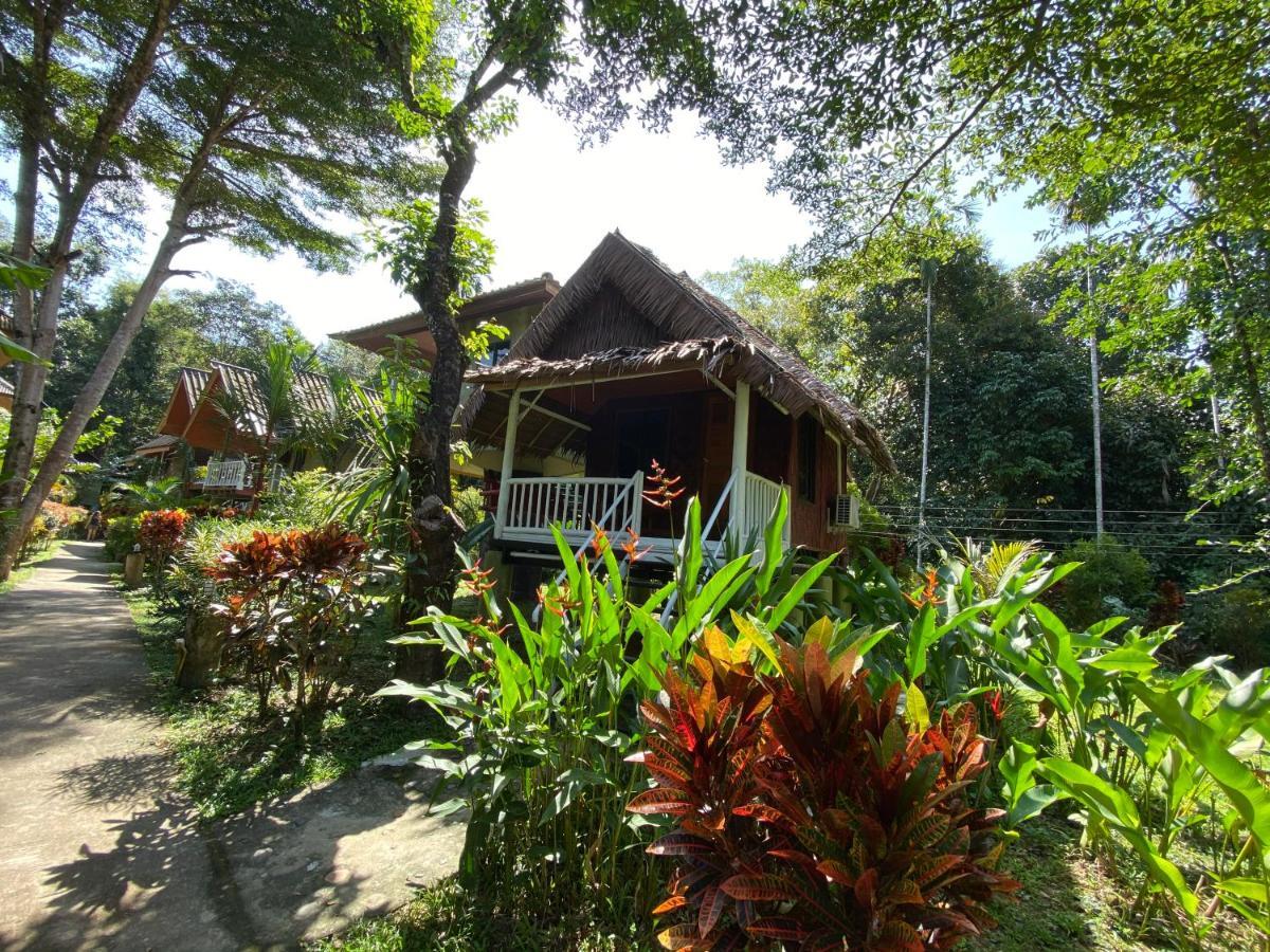 Khao Sok Jungle Huts