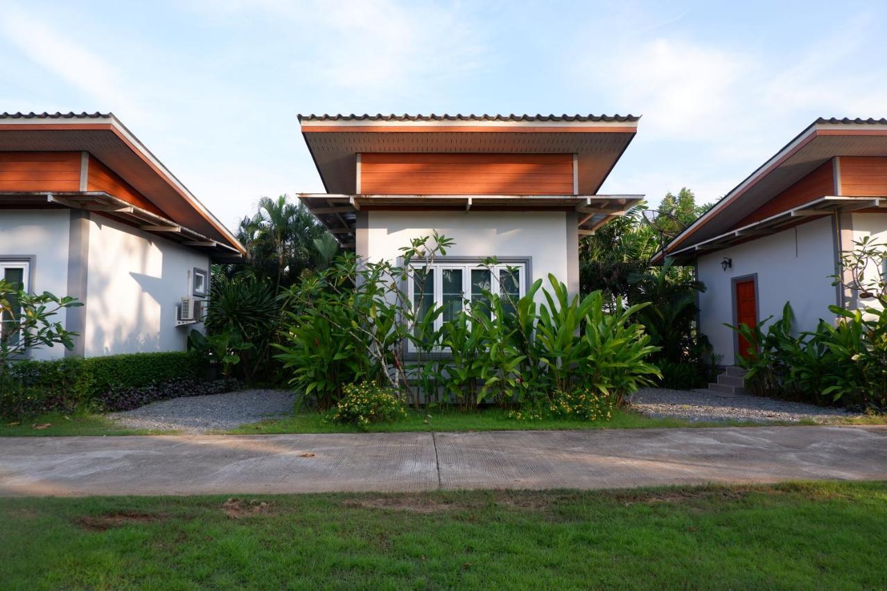 Lamphurai Riverside And Spa