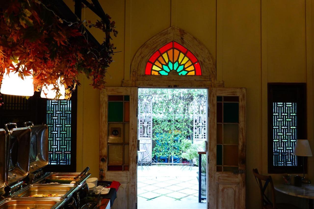 Resort Tharaburi