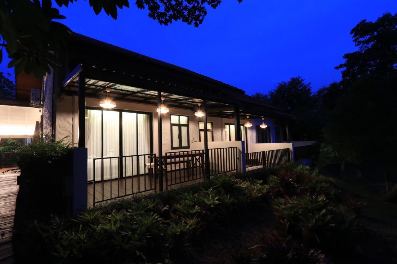 Tharaburi Resort 4*