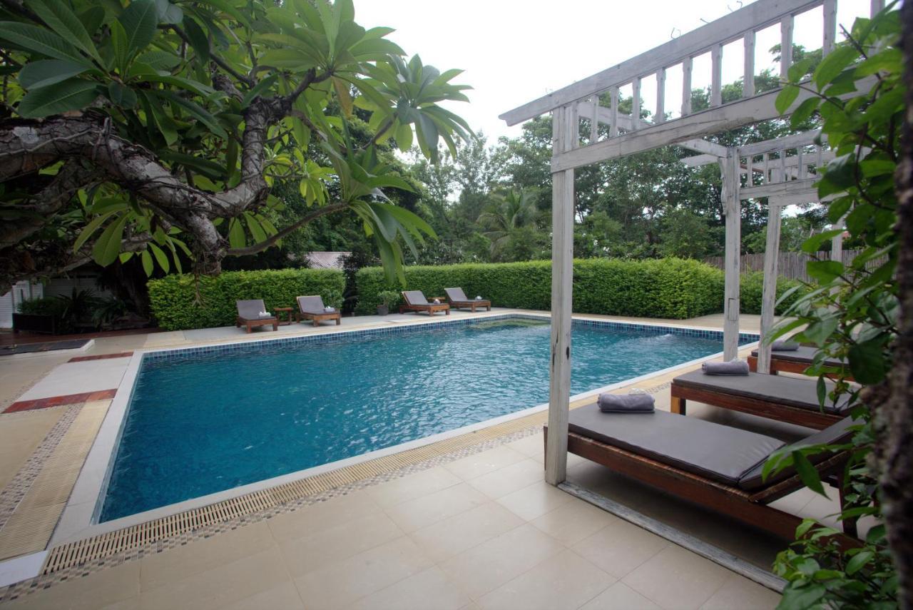 Resort Tharaburi