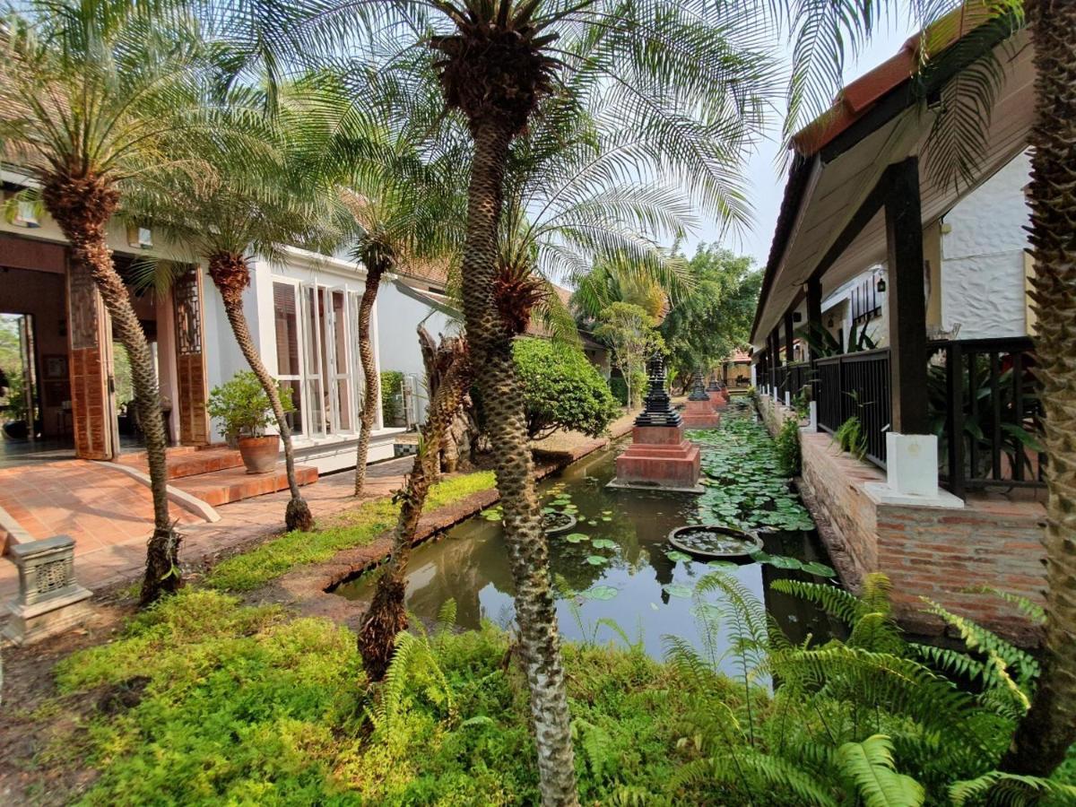 Resort Tharaburi