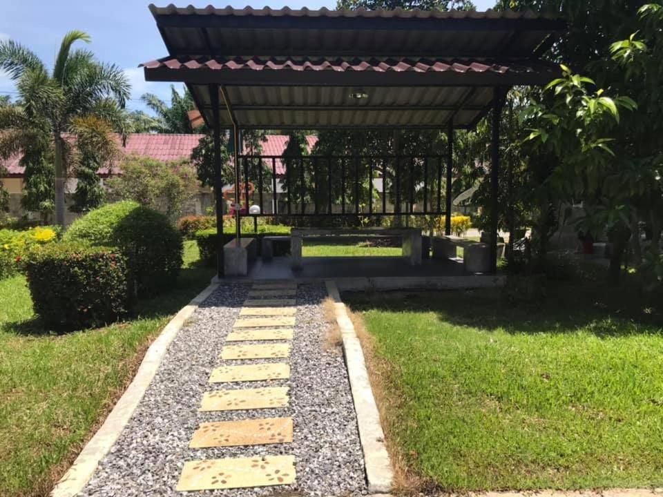 Janrawee Resort *