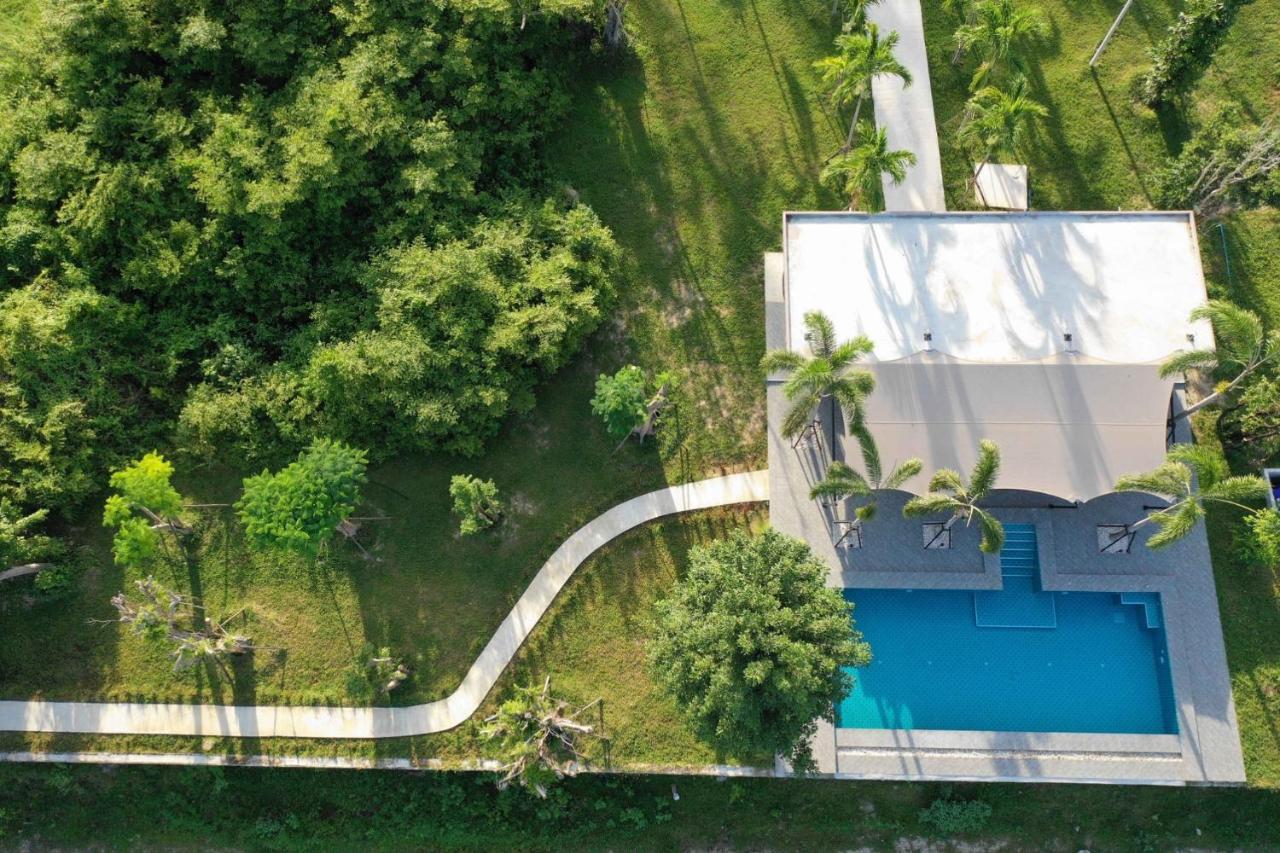 I Phants Resort Ban Huai Thawai