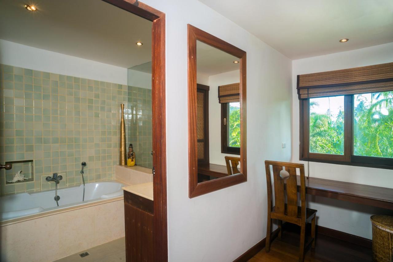 Villa 4 Bedroom Baan Banburee, Seconds From *