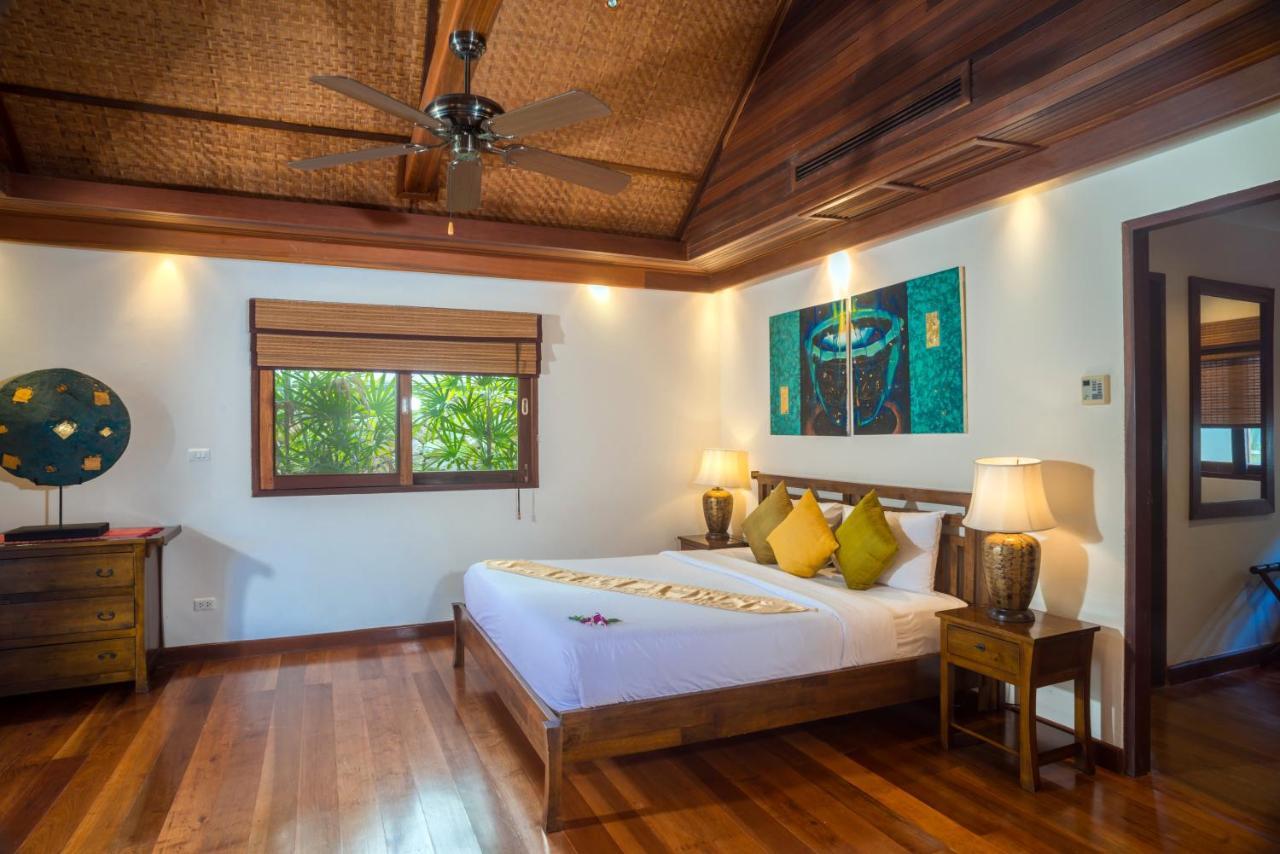 Villa 4 Bedroom Baan Banburee, Seconds From