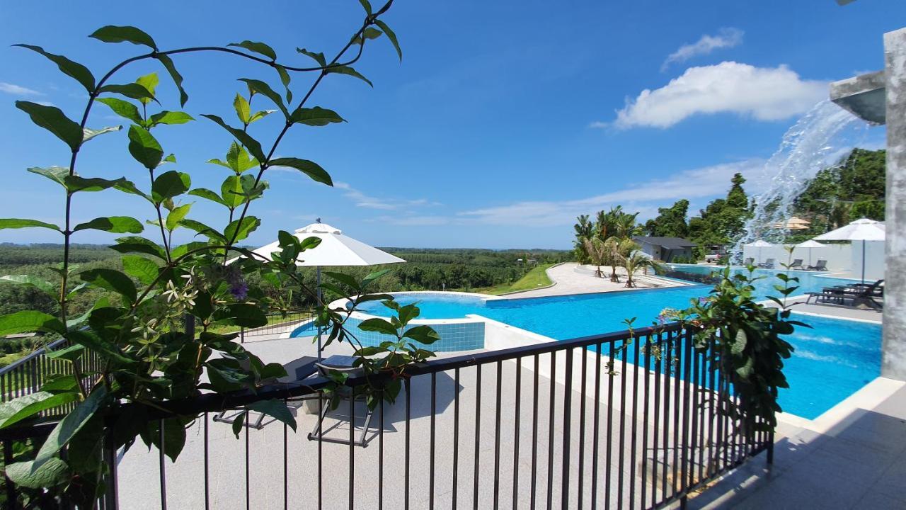 Khaolak Blue Sky Villa *