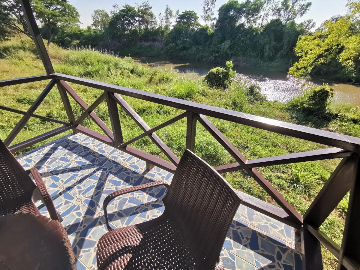 Rs Phong Riverside Resort *