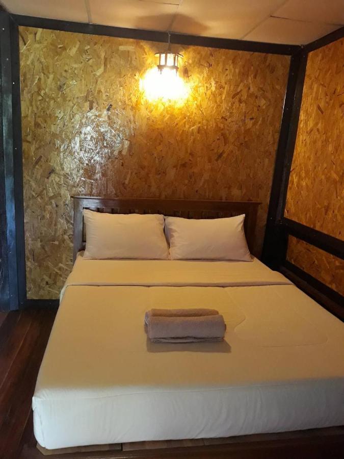 Guest house บ้านสวนศรเพชร