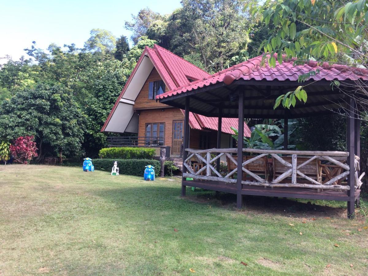 Guest house บ้านสวนศรเพชร *