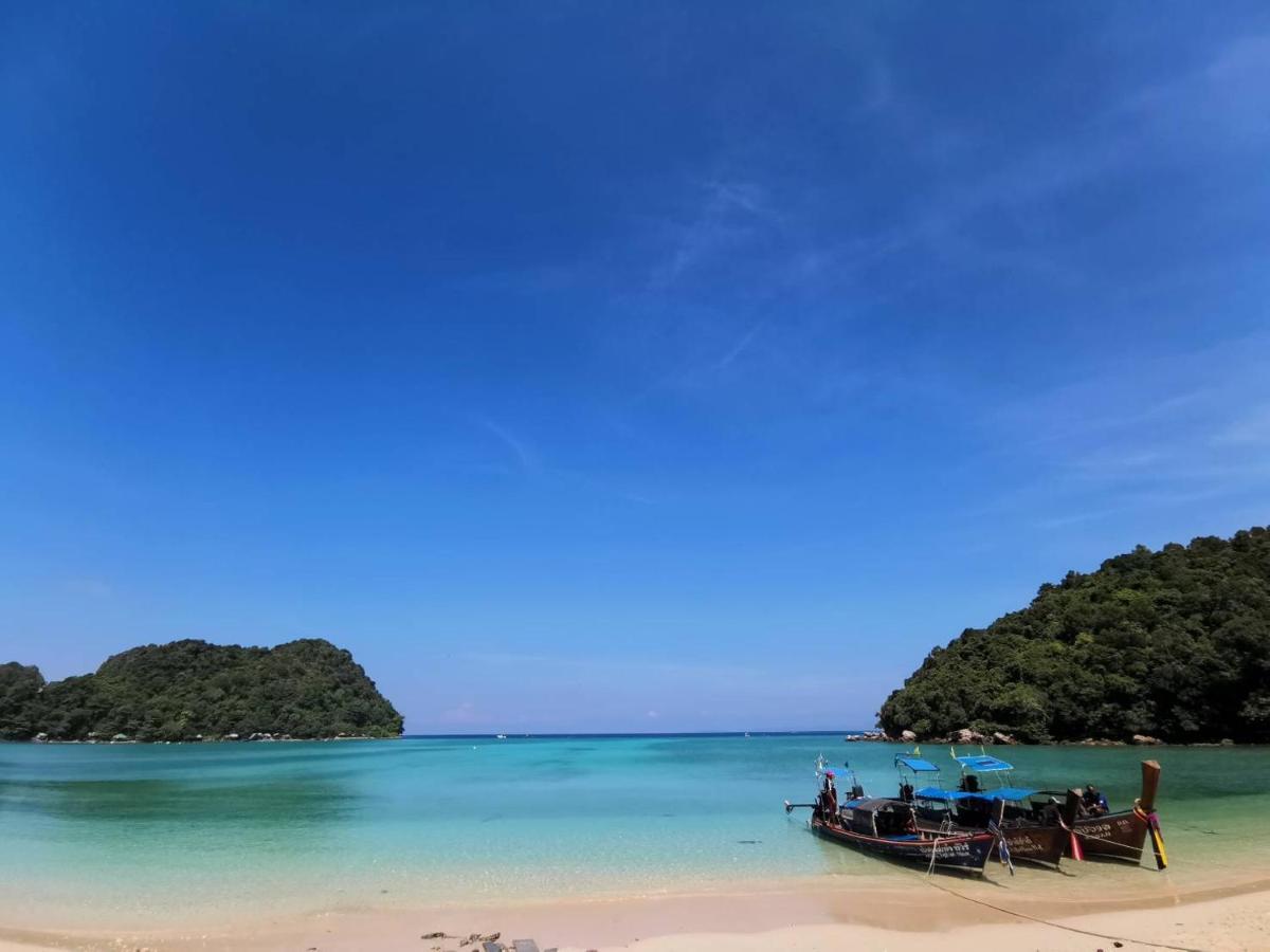 Pp Red Tuna Hut Resort 2*