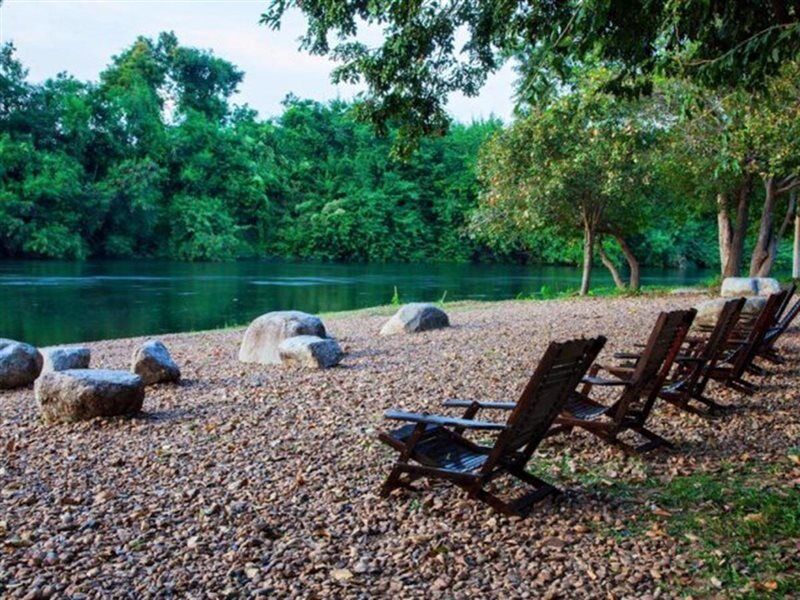Resort Comsaed River Kwai Kanchanaburi