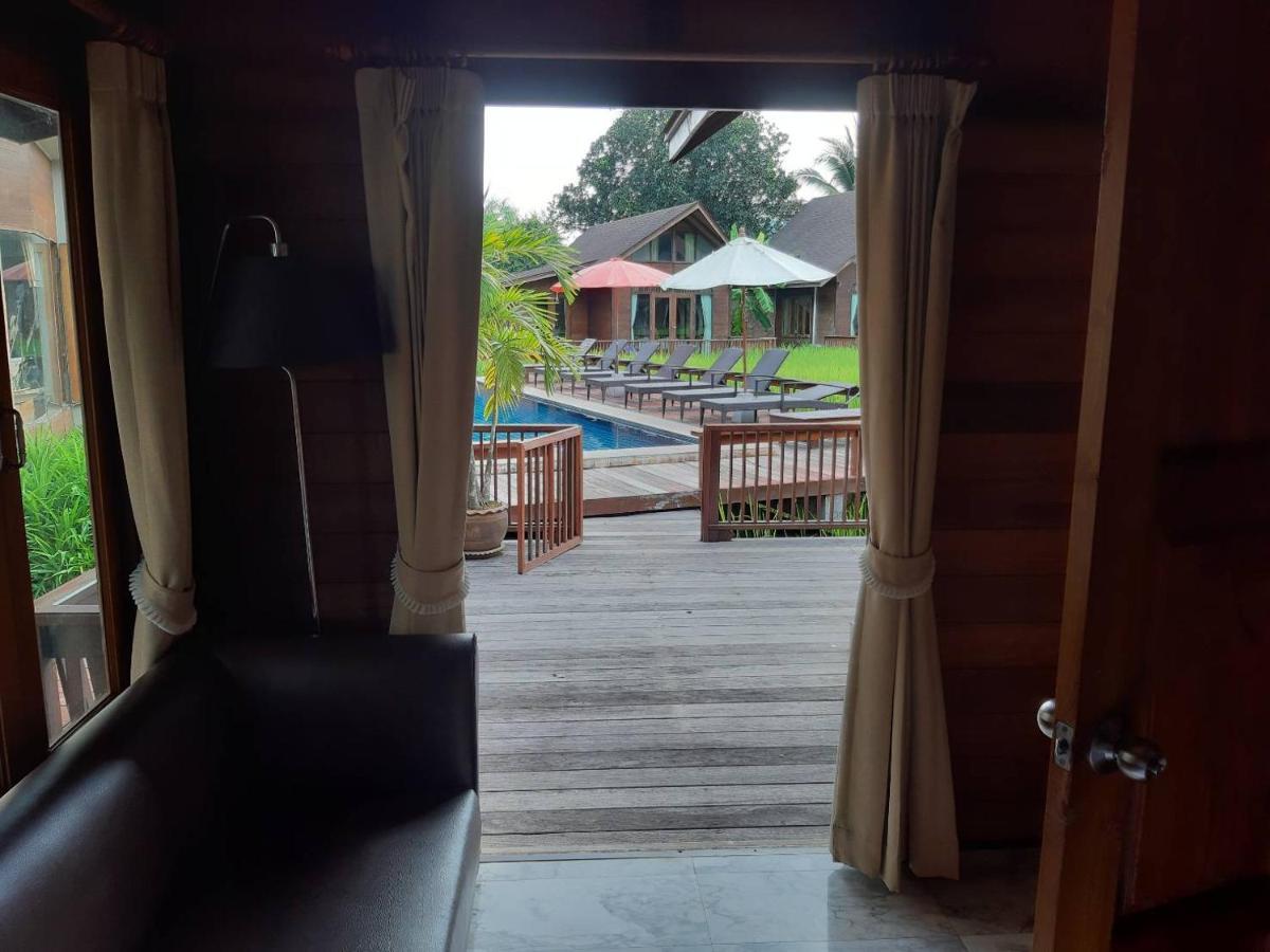 100 Islands & 3*