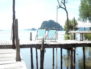 Bananas & Restaurant Resort *