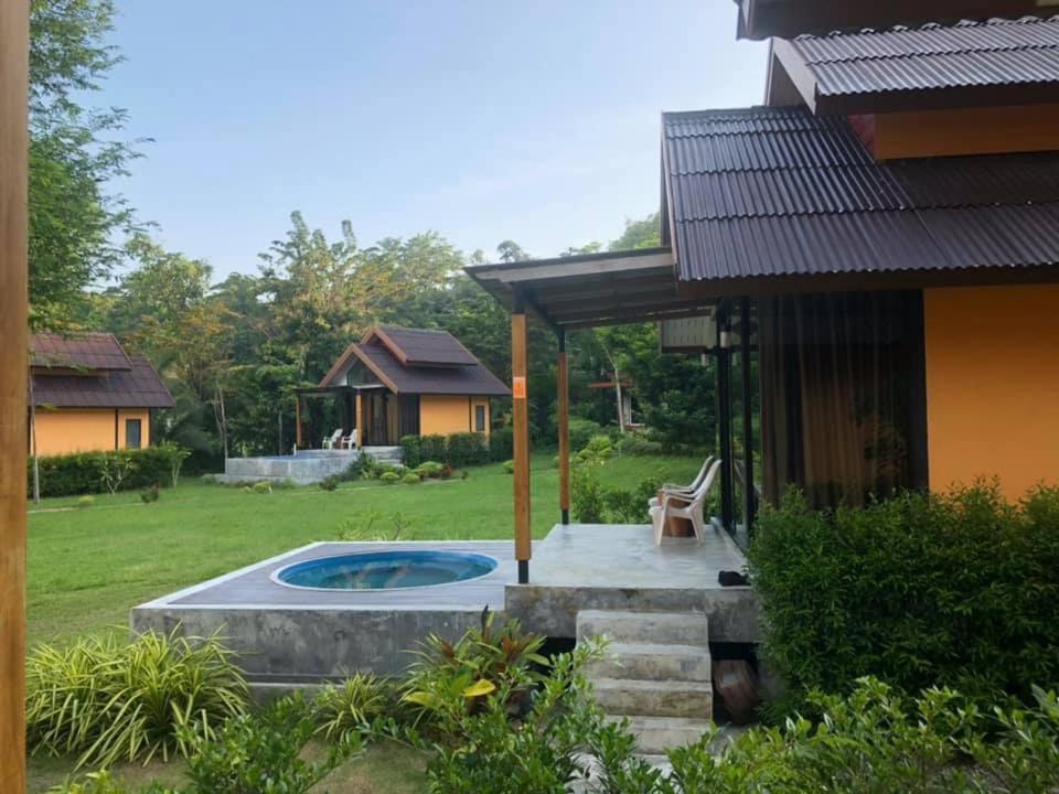 Mook Tamarind Koh Mook