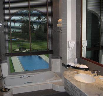 Riverside & 4* Khao Lak