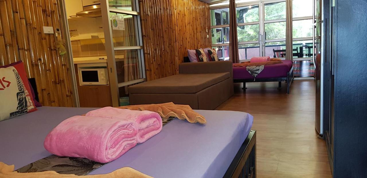 Zone6 Coworking Old 2w Hostel, Koh Samui Hostel