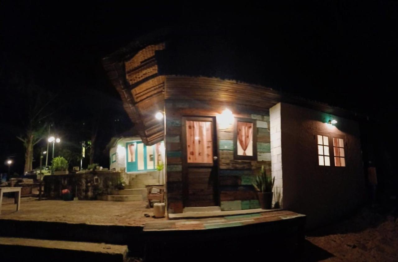 Maliblues Bed & Art Gallery Resort Chumphon