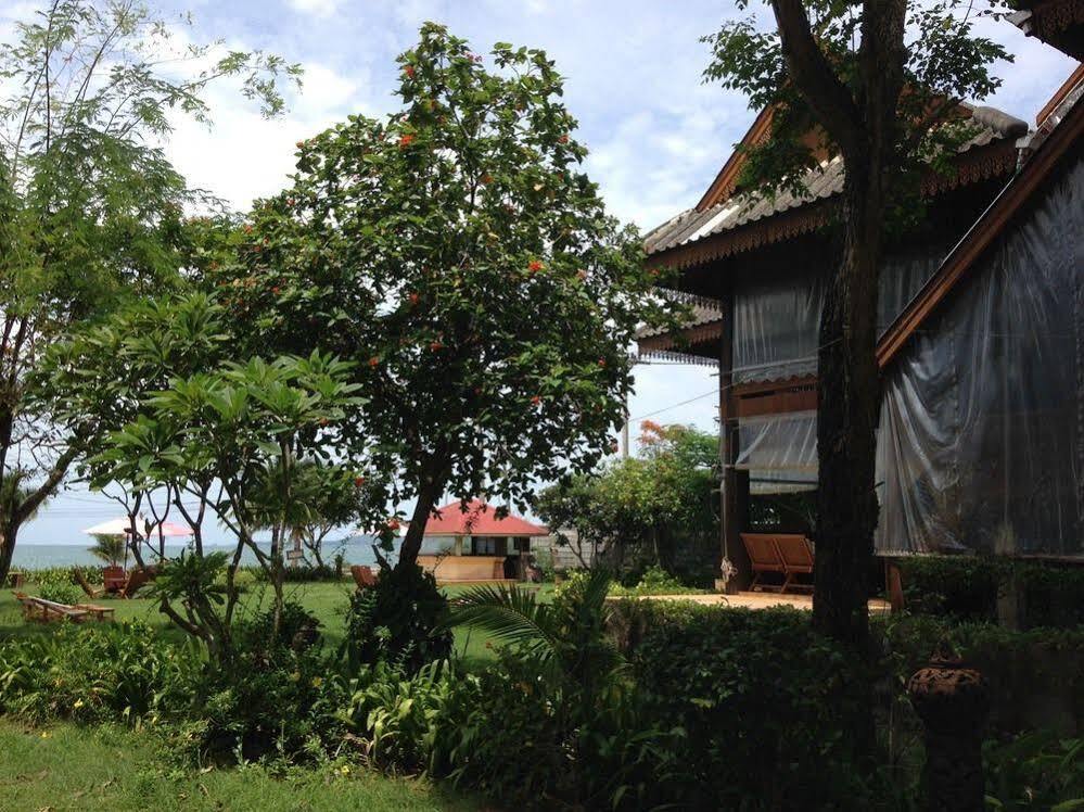 Resort Ruen Thai Rim Haad 2*