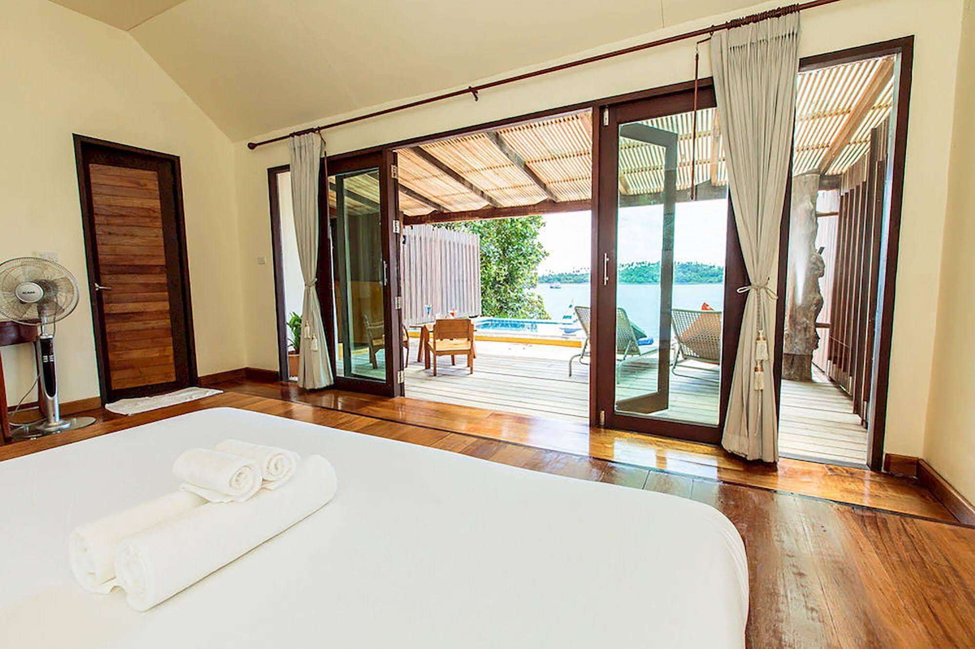 Captain Hook @koh Kood 4*
