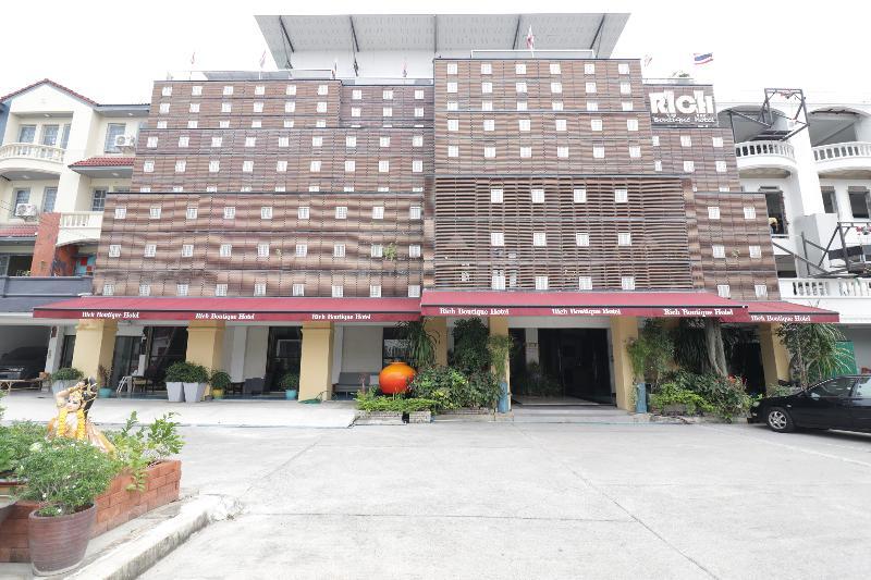 Oyo 115 Rich Boutique Hotel