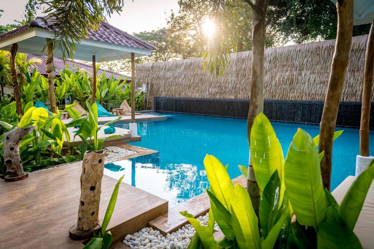 By The Sea Boutique Inn
