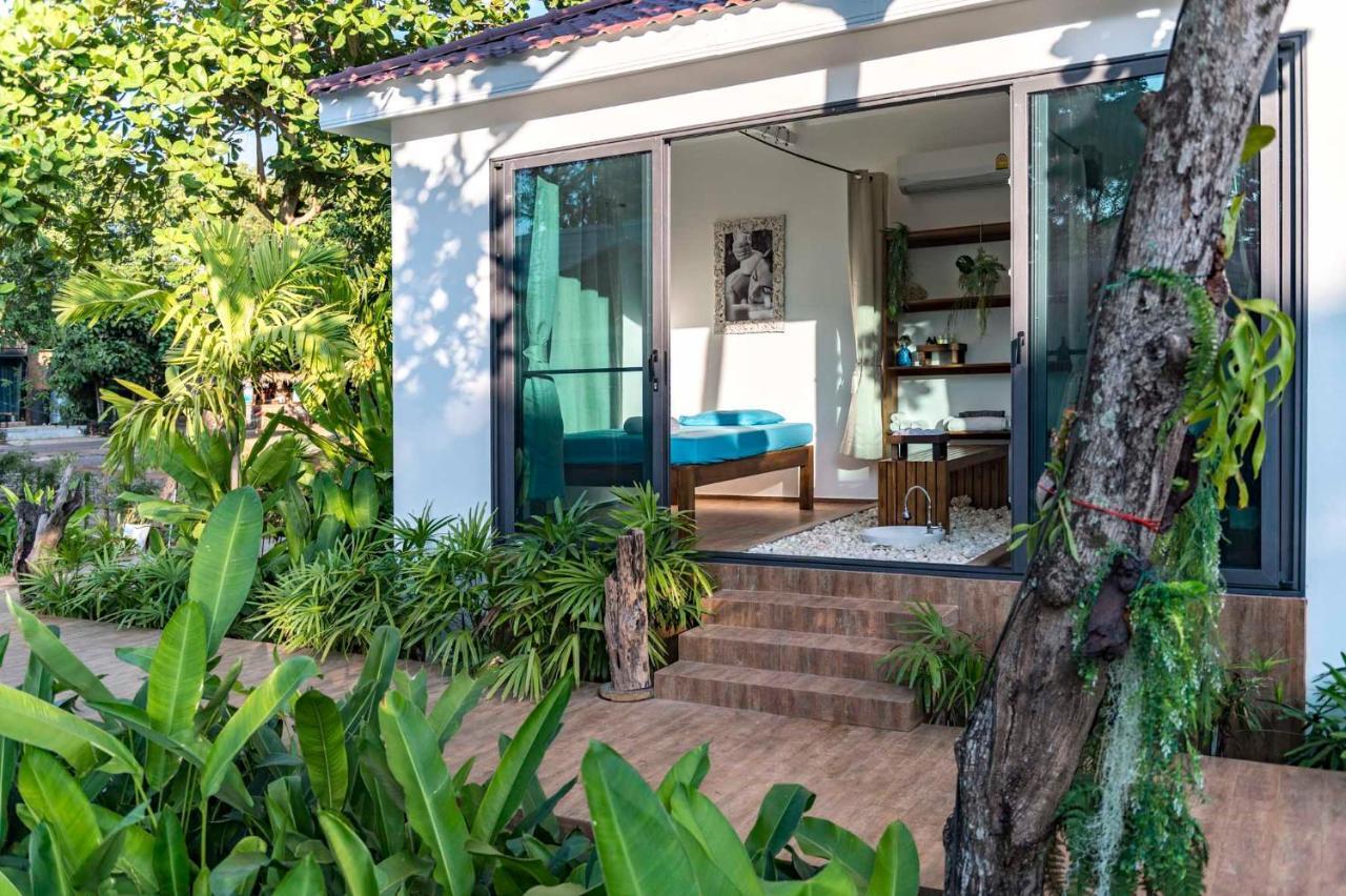 By The Sea Boutique Inn