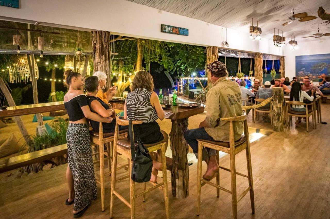 By The Sea Boutique Inn *