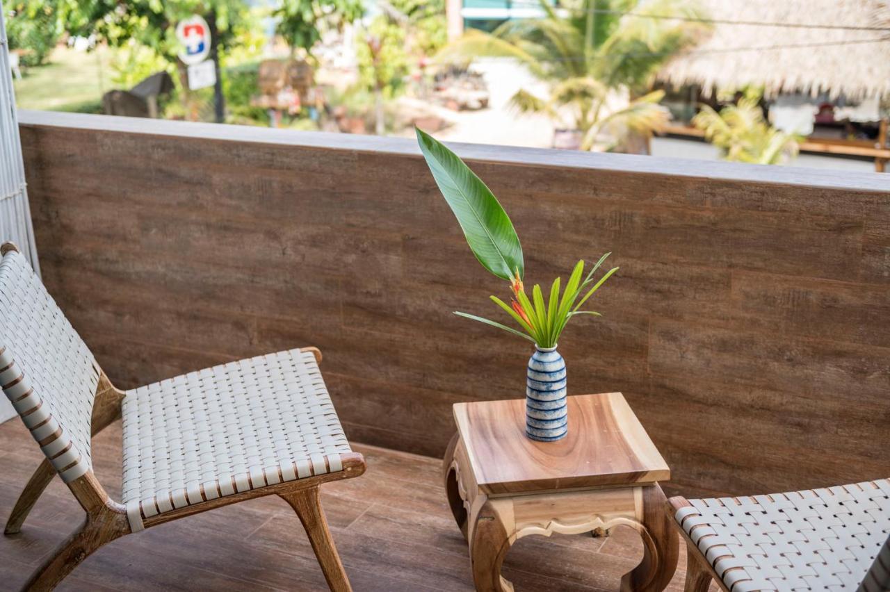 By The Sea Boutique Inn *