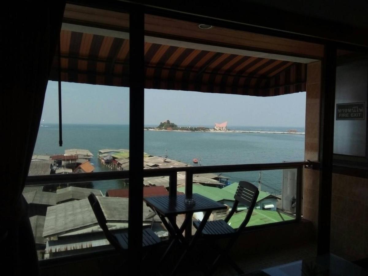 Seaview Sriracha