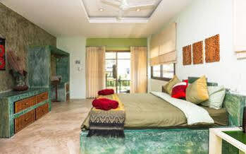 Charu Bay Villa *