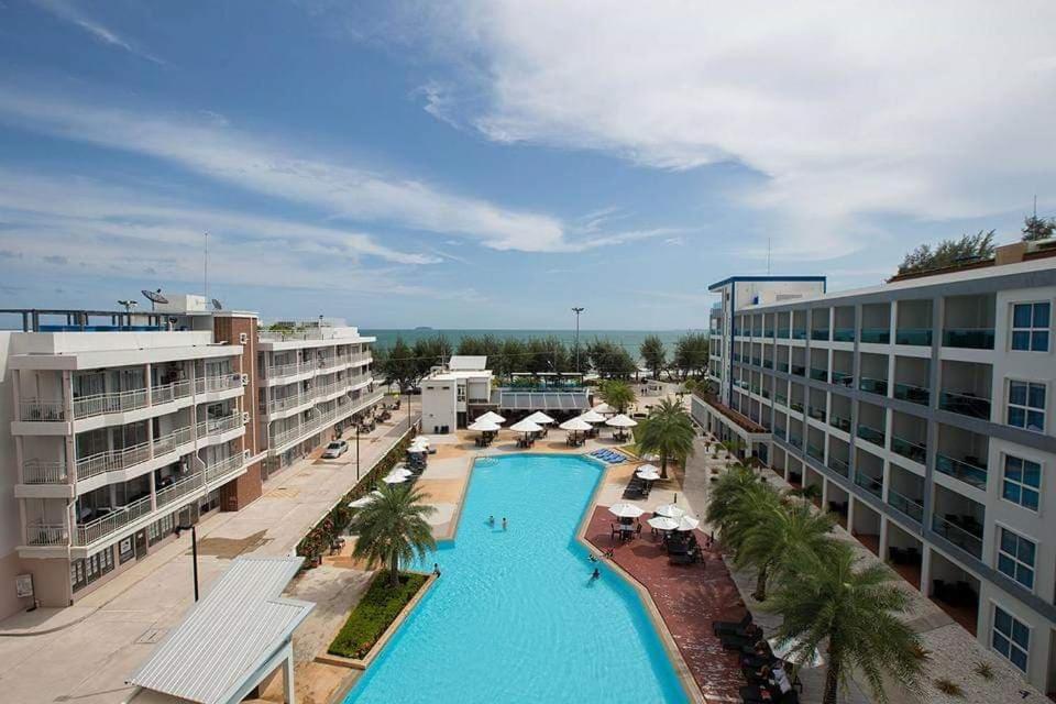 Grandblue Sea View *