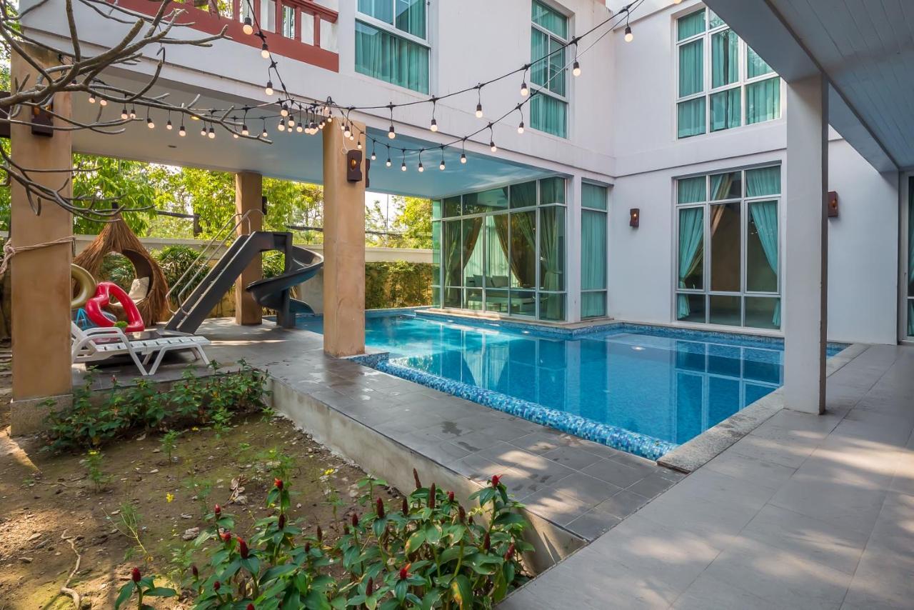 Villa Jomtien Waree 8 - 6 Bedroom Pool