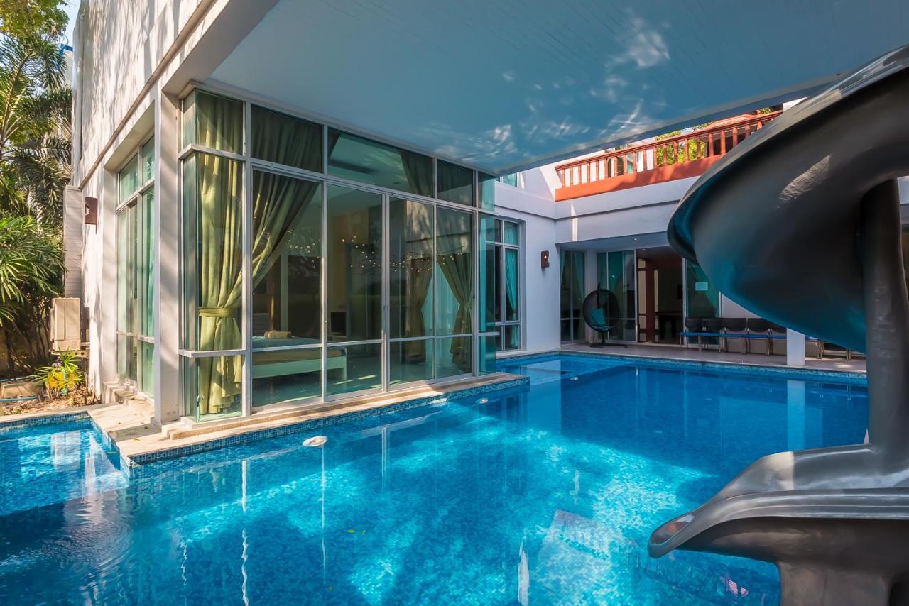 Jomtien Waree 8 - 6 Bedroom Pool