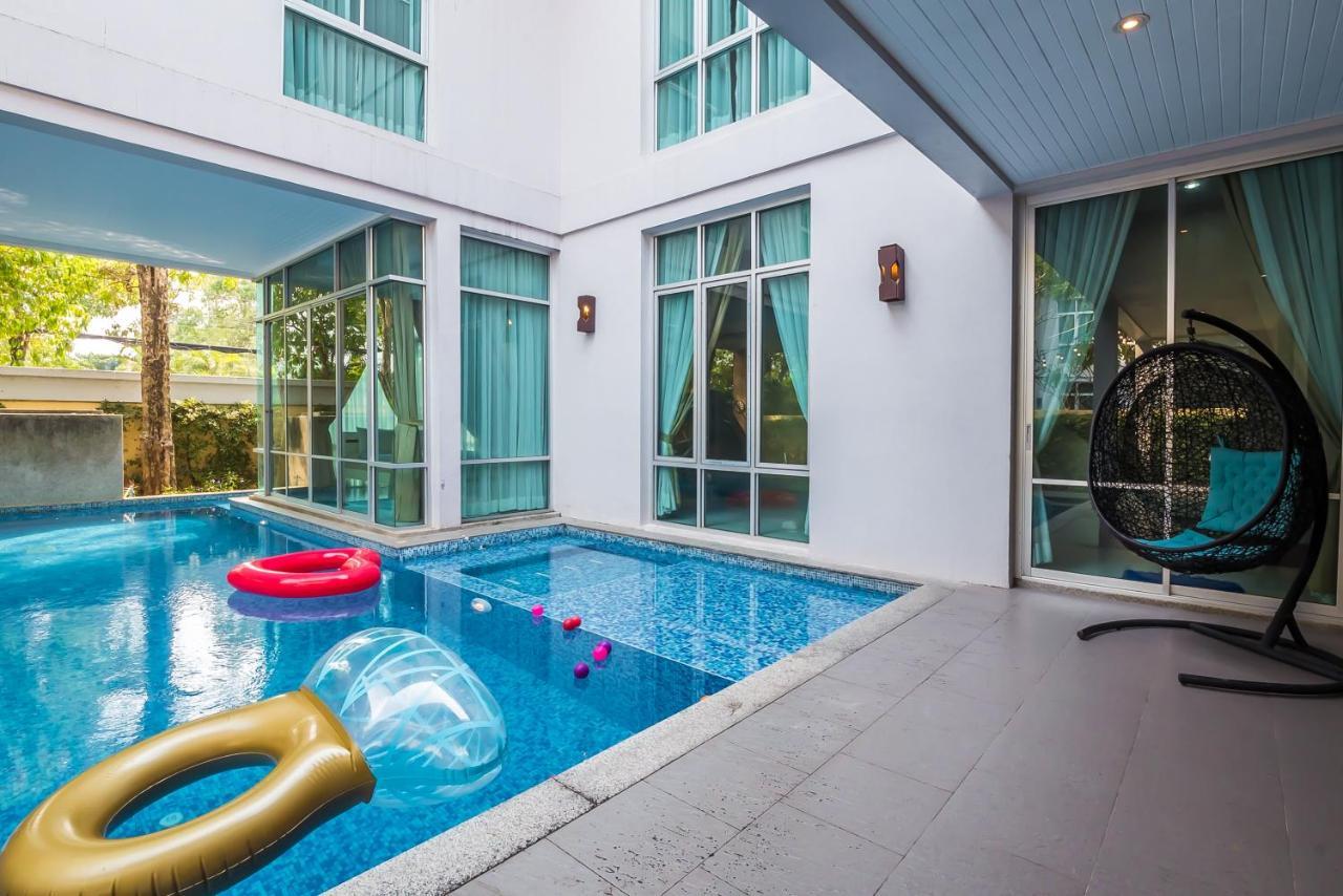 Jomtien Waree 8 - 6 Bedroom Pool Villa