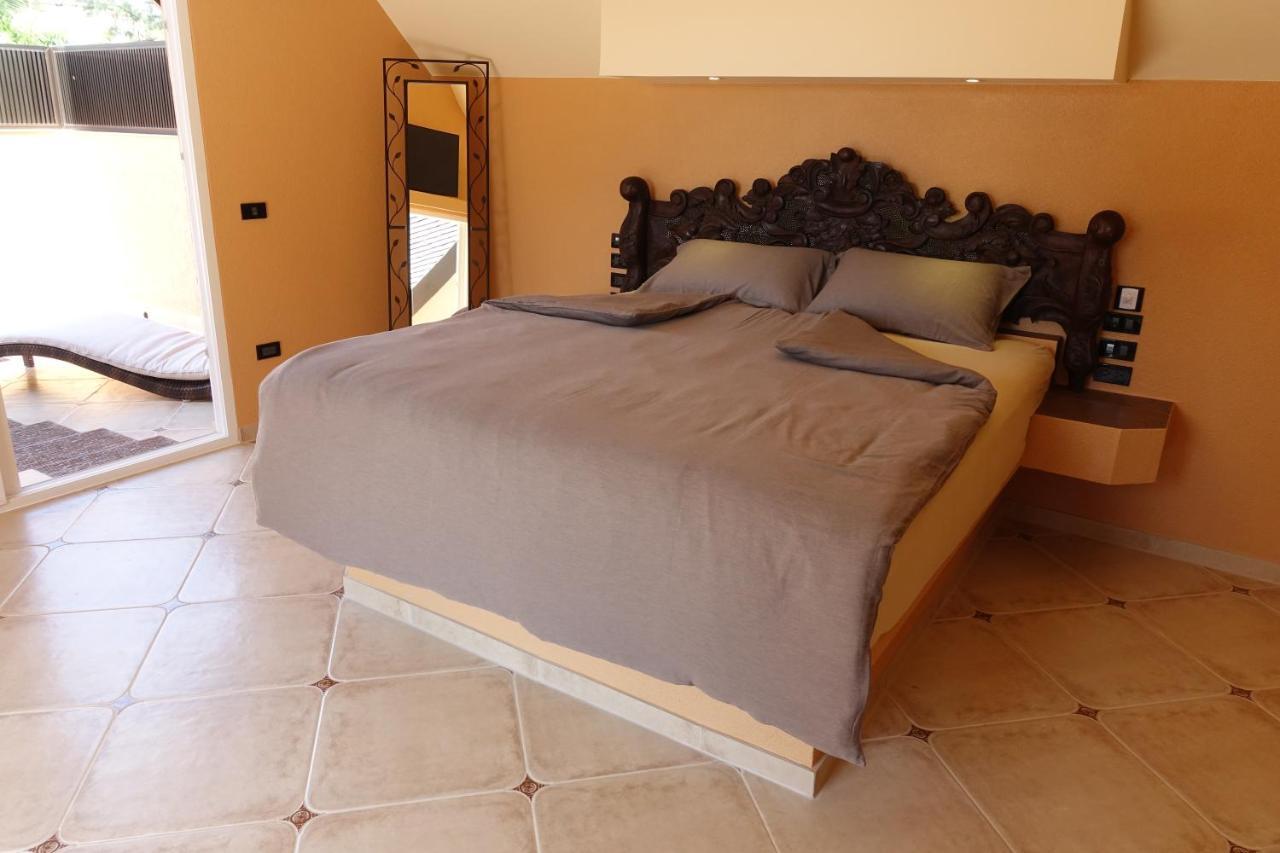 Hotel Laguna House *