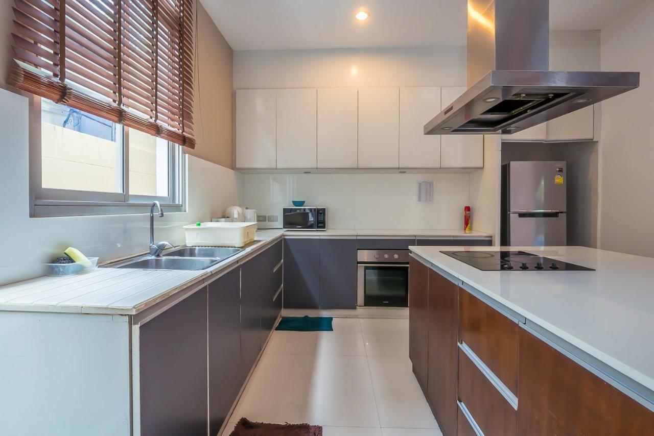 Villa Jomtien Waree 8 - 6 Bedroom Pool *