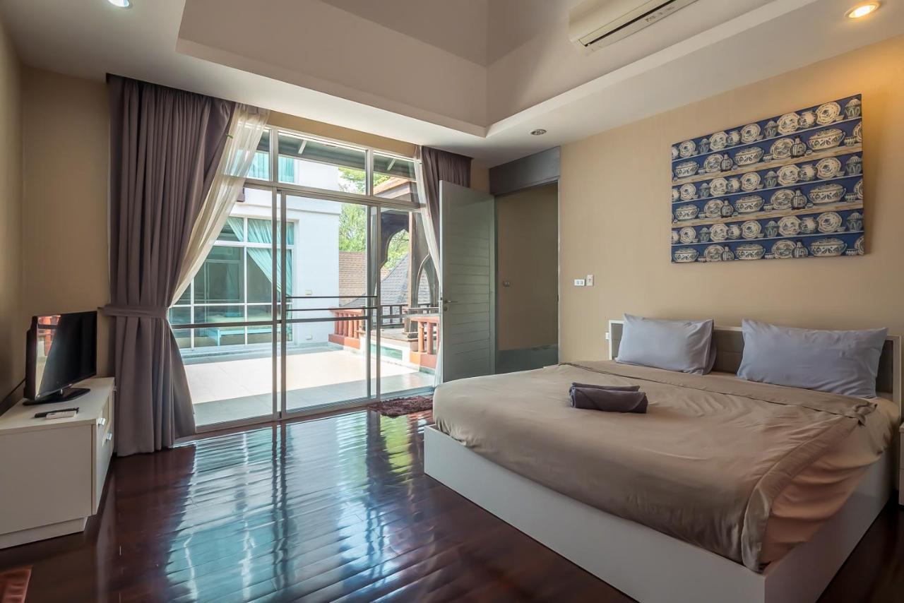 Jomtien Waree 8 - 6 Bedroom Pool * Na Chom Thian