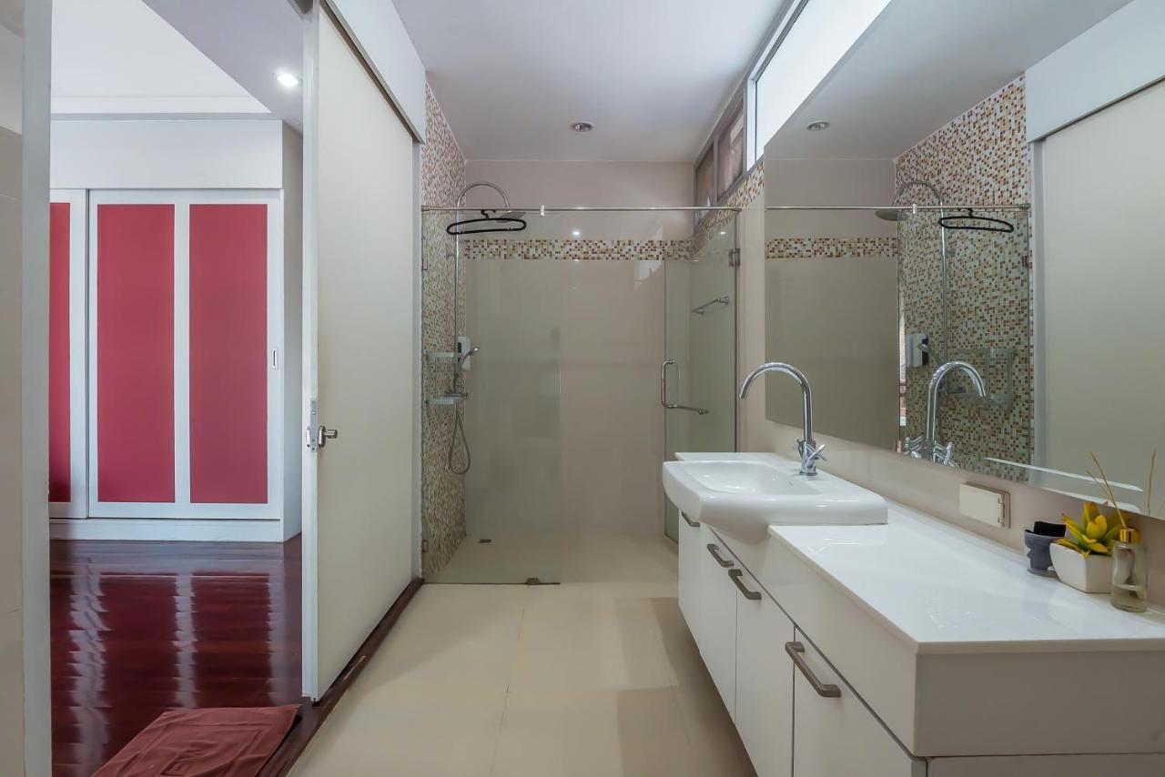 Villa Jomtien Waree 8 - 6 Bedroom Pool