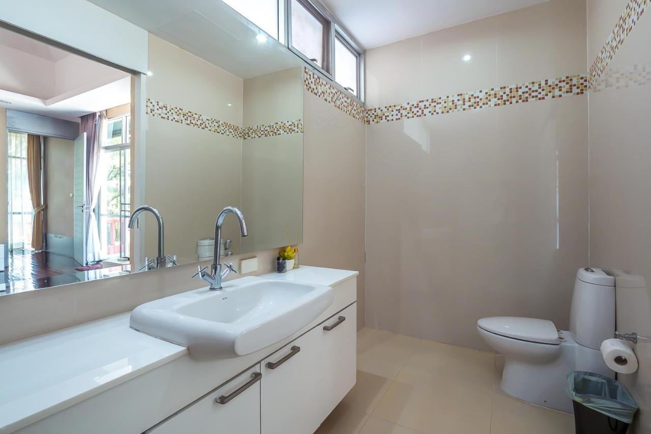 Jomtien Waree 8 - 6 Bedroom Pool *
