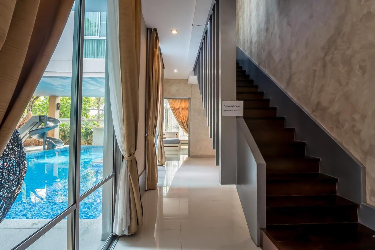 Jomtien Waree 8 - 6 Bedroom Pool Villa