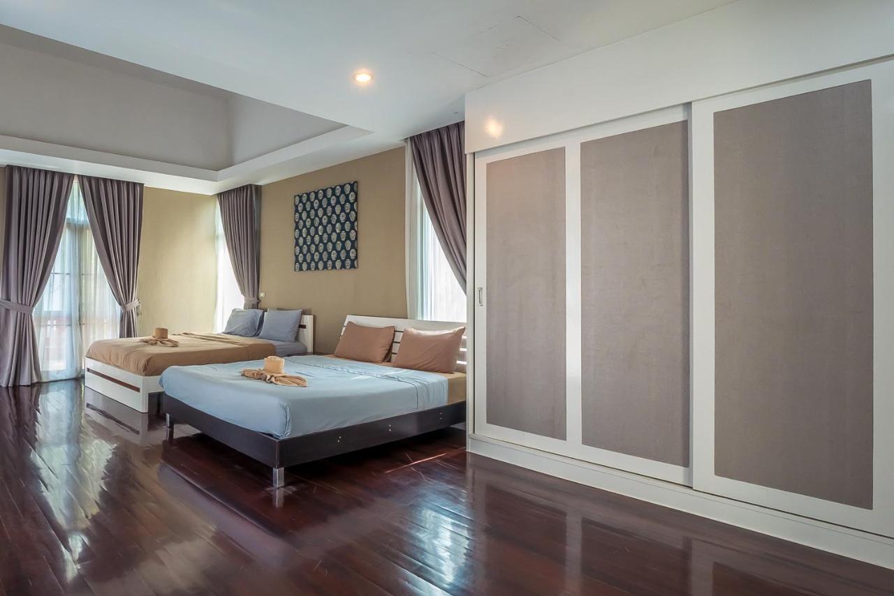 Villa Jomtien Waree 8 - 6 Bedroom Pool *