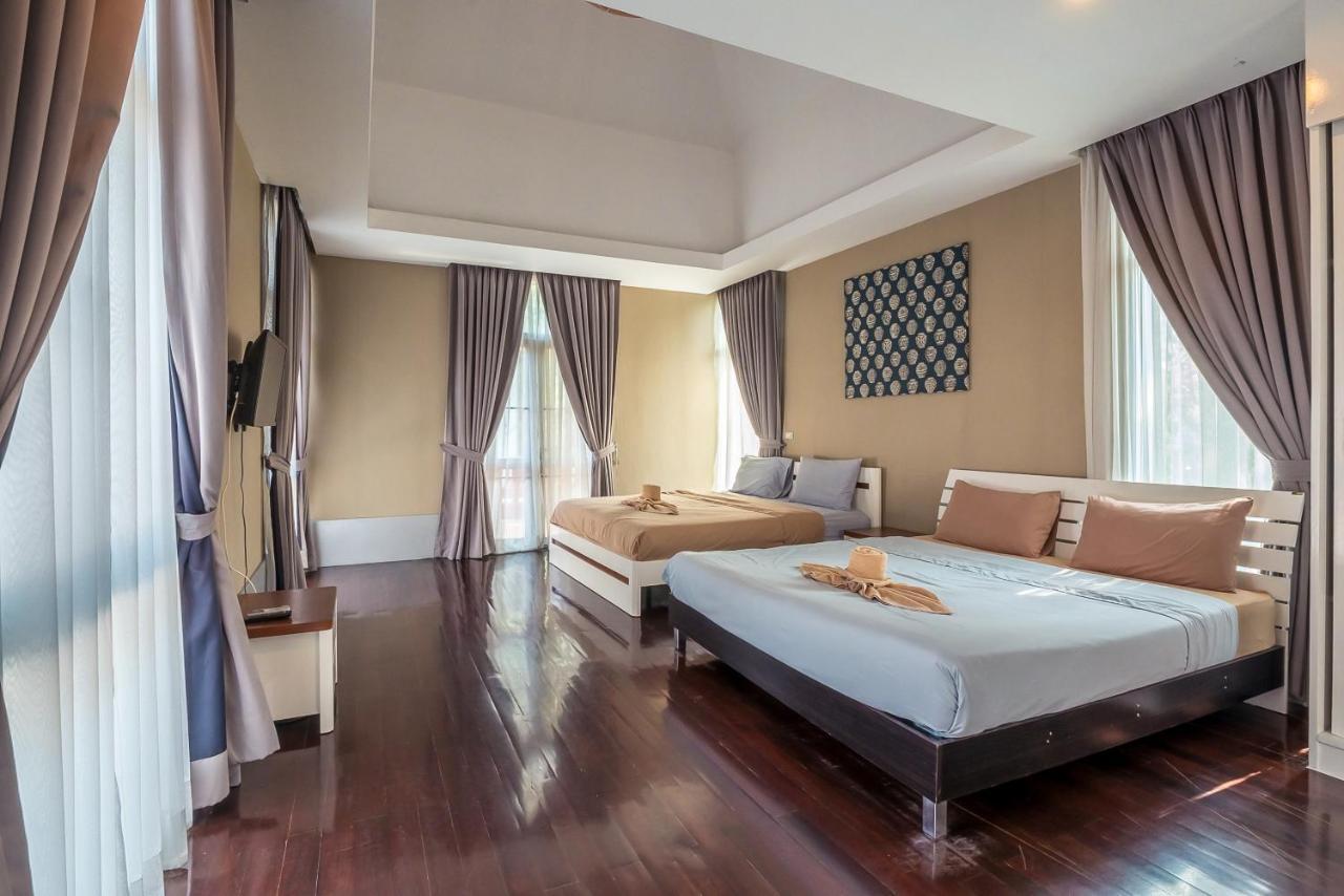 Jomtien Waree 8 - 6 Bedroom Pool