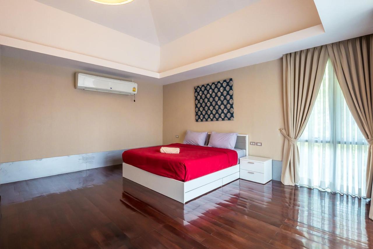 Villa Jomtien Waree 8 - 6 Bedroom Pool *