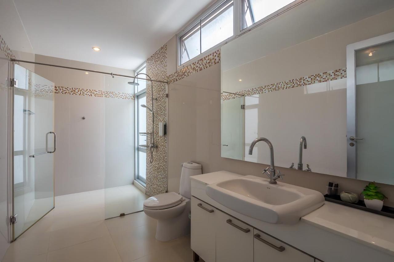 Jomtien Waree 8 - 6 Bedroom Pool