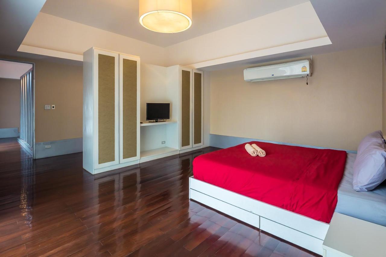 Jomtien Waree 8 - 6 Bedroom Pool Villa *